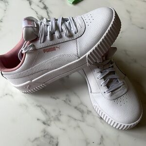 Puma soft foam girls sneakers size 4 unworn